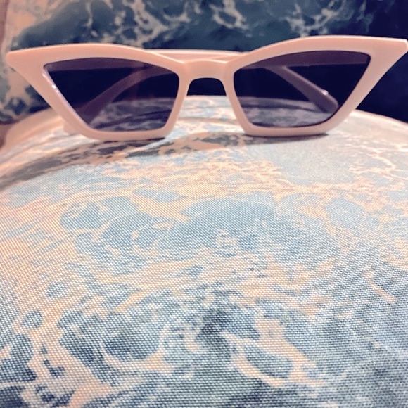 Accessories - NEW WHITE RETRO SUNGLASSES